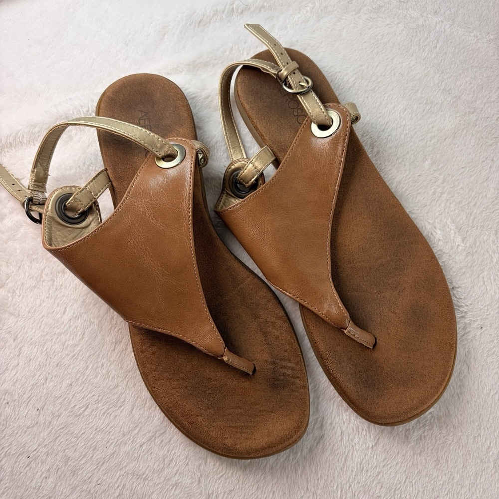 Aerosoles In Conchlusion Tan Faux Leather T-Strap Flat Sandals Women's 8 1/2 GUC